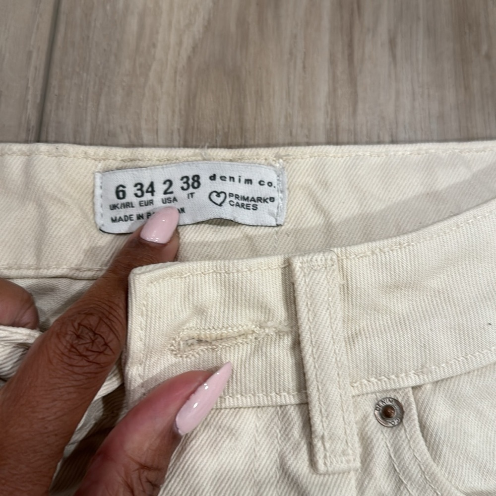 Shorts - Picture 6 of 7